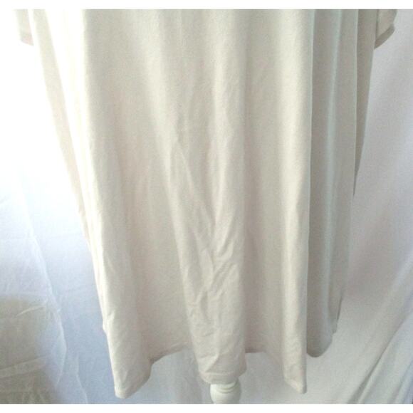 Cupio Women's Plus White Short Sleeve Stretch V-neck Tee Shirt Size 1X - Picture 3 of 9